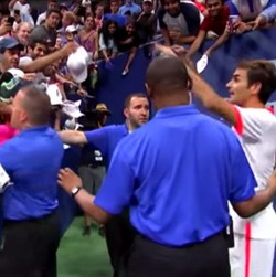 Aksi Penyelamatan Federer terhadap Bocah yang Tergencet