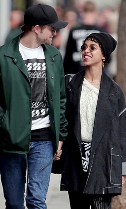 FKA Twigs Semakin Mantap Menikah dengan Robert Pattinson