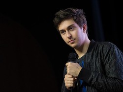 Nat Wolff Tak Akan Tinggalkan Musik Demi Akting