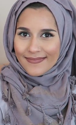 Tutorial Hijab Pashmina Rumbai untuk ke Kampus ala Dina Tokio