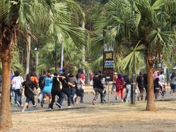 Gerbang Dibuka, Penonton Bon Jovi Serbu Stadion