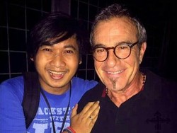 Wih Bikin Iri! Brian S07 Foto Bareng Drumer Bon Jovi