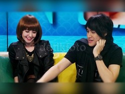 Masih Penasaran dengan Asmara Kevin dan Naomi Lee?