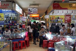 Ponsel Seharga Motor? Laku kok di Indonesia