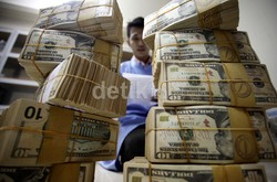 Uji Ketahanan OJK, Perbankan RI Sanggup Tahan Dolar Rp 16.000