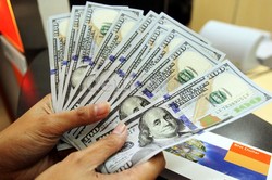 Banyak Pengusaha Simpan Dolar di Singapura, Jokowi Jangan Diam Saja