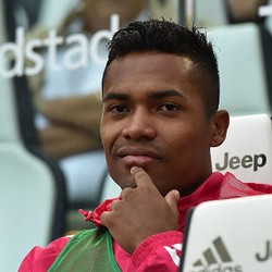 Alex Sandro Anggap Evra Guru, bukan Rival