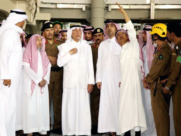 Gubernur Makkah Tinjau Lokasi Jatuhnya Crane
