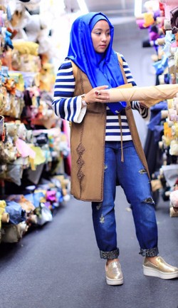 Anniesa Hasibuan Kunjungi Toko Garmen Terbaik di New York