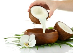 Ini Cara Tepat Menyimpan Santan Segar dan Air Kelapa agar Kualitasnya Terjaga