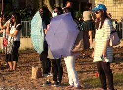 Menatap Matahari Langsung Jadi Tren Diet Terbaru Wanita di Hong Kong