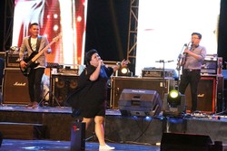 Terpukau Syahdunya Alunan Jazz di Pinggir Pantai Boom, Banyuwangi