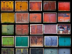 Fotografer Lithuania Memotret 500 Pintu Garasi Tua