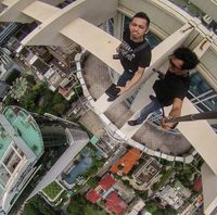 Aksi Nekat Arief 'Rooftoper' Panjat Pencakar Langit di Bangkok
