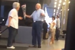 So Sweet! Kisah Cinta Sejati Terekam di Bandara Los Angeles