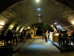 Cuma di Jember, Kafe Keren di Kolong Jembatan