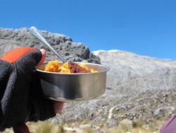 Makan Nasi Goreng di Ketinggian 4.330 Mdpl