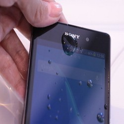 Ponsel Bermandi Bensin