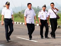 Aksi Jonan Blusukan di Bandara Kalimarau