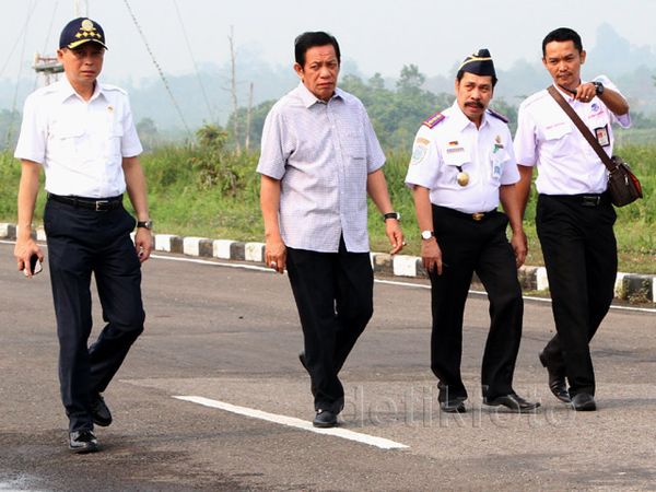 Aksi Jonan Blusukan di Bandara Kalimarau