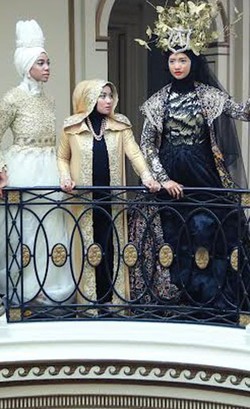 Foto: Anniesa Hasibuan Pamer Karya di KJRI New York