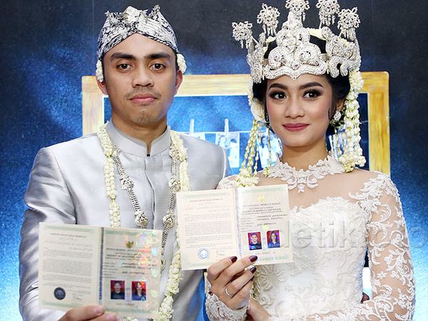 Ini Foto-foto Pernikahan Ayudia Bing Slamet dan Ditto