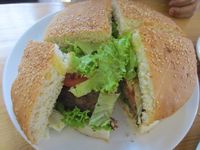 Nyam! Mantap Mengenyangkan Melahap Monster Burger di ghaWil Cafe and Coffee