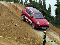 Offroad Bareng Porsche Cayenne S