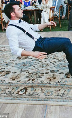 Ketika Pesulap Menikah, Dansa Bersama Pengantin Wanita dengan Gaya Melayang