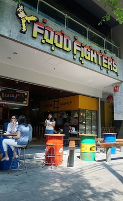 Food Fighters Blok M, Berburu Makanan di Food Court Nuansa Industrial