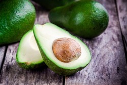 Turunkan Kolesterol dan Berat Badan dengan Rajin Konsumsi Alpukat