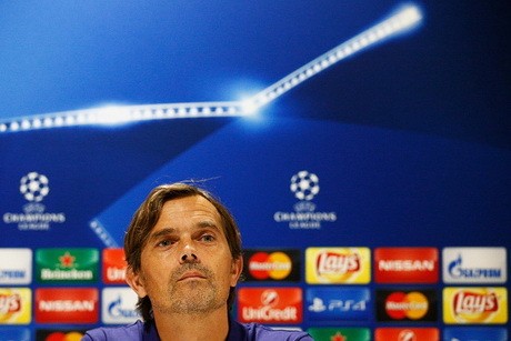 Duel Murid vs Guru di Philips Stadion