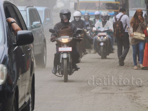 Diperbaiki, Jalan Mampang Berdebu