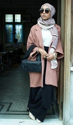 Pertamakalinya H&M Tampilkan Model Berhijab Dalam Kampanye Terbaru