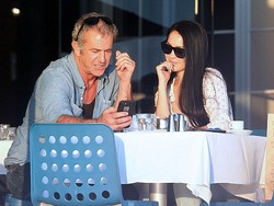 Kekasih Mel Gibson yang Lebih Muda 35 Tahun Diisukan Hamil