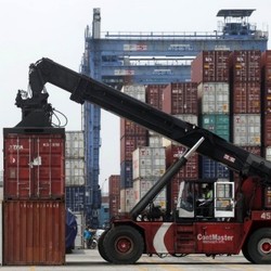 Neraca Perdagangan RI Agustus 2015 Surplus US$ 433 Juta