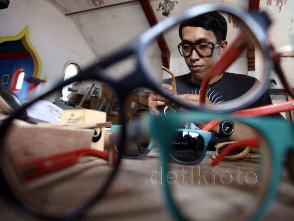 Kacamata Karya Anak Bangsa yang Mendunia