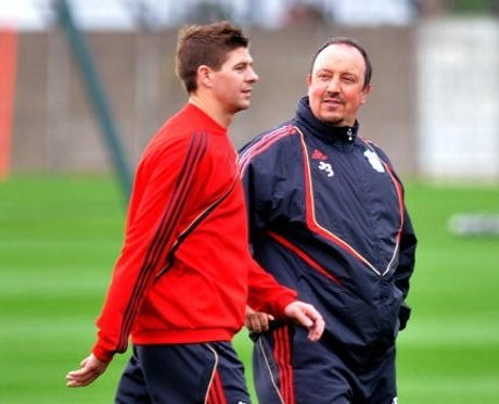 Benitez Balas Klaim Steven Gerrard