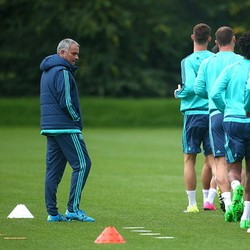 Pemain-pemain Chelsea Masih di Belakang Mourinho