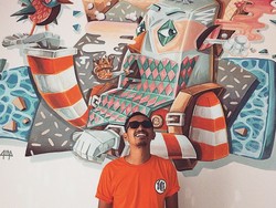 Keren! Altha Rivan Bikin Mural di 43 Kamar Hotel