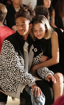 Jaden Smith Pamer Kemesraan dengan Pacar Baru Saat Nonton Fashion Show