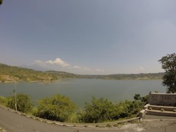 Santai Bareng Keluarga di Waduk Jatibarang, Semarang