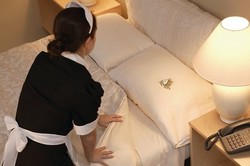 Murah Mana, Pesan Kamar Lewat Situs Booking atau Situs Hotel?