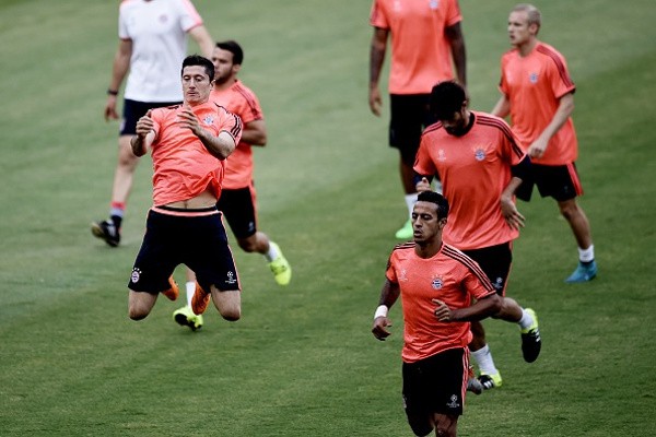 Pemain Bayern (AFP/ARIS MESSINIS)