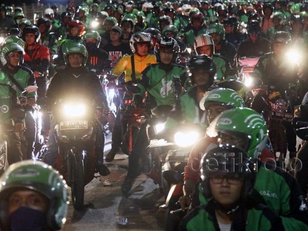 Ribuan Go-Jek Antar Jenazah Gunawan