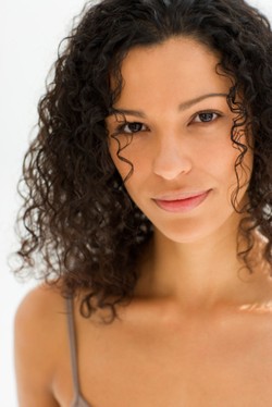 4 Cara Mudah Merawat Rambut Keriting