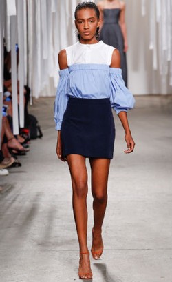 Tren Dari NYFW: Busana dengan Bahu Terbuka Untuk Musim Semi