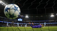 Gawang Manchester City kembali kebobolan di menit ke-81. Gawang yang dikawal Hart dibobol oleh Alvaro Morata. Phil Noble/Reuters/detikFoto.