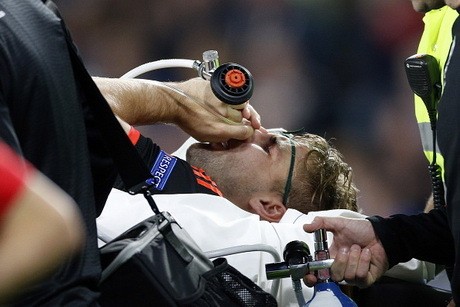 Ramai-ramai Mendoakan Kesembuhan Luke Shaw