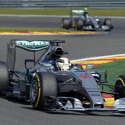 Tak Cuma Hamilton, Mercedes pun Mengejar Rekor di Singapura